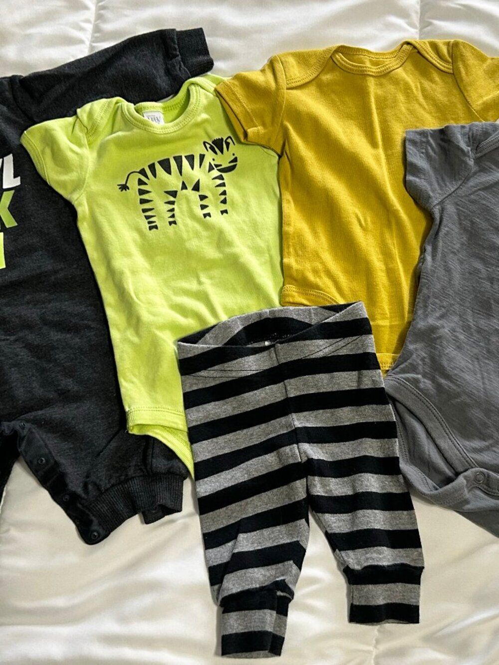 3 month Black, Yellow, Green outfits 5 pieces bodysuit one-piece pants Nike